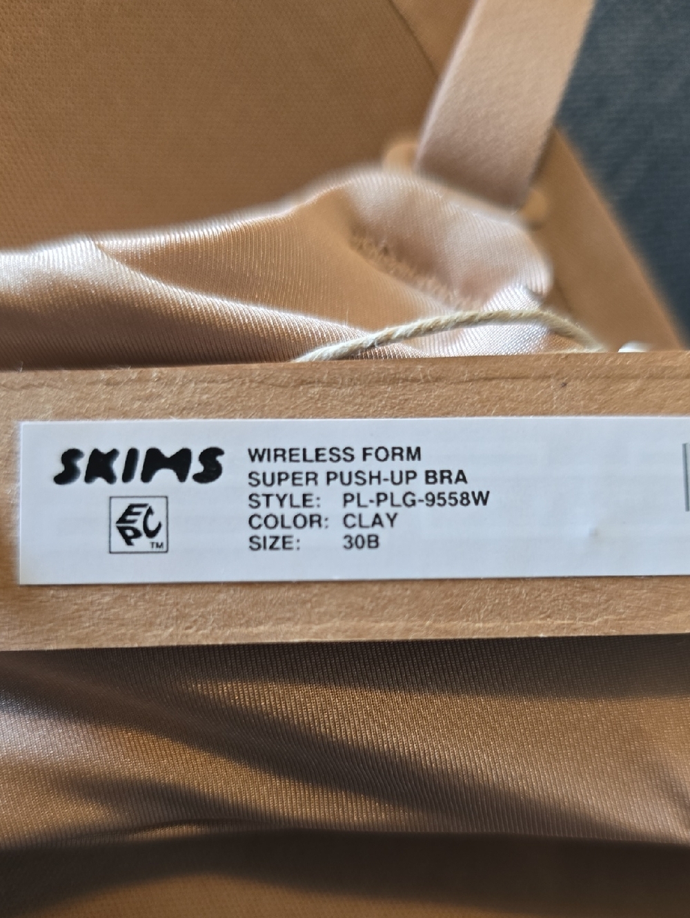SKIMS Kim Kardashian Women's 30B Wireless Form Super Push Up Bra New w/ Tags! - Picture 3 of 4